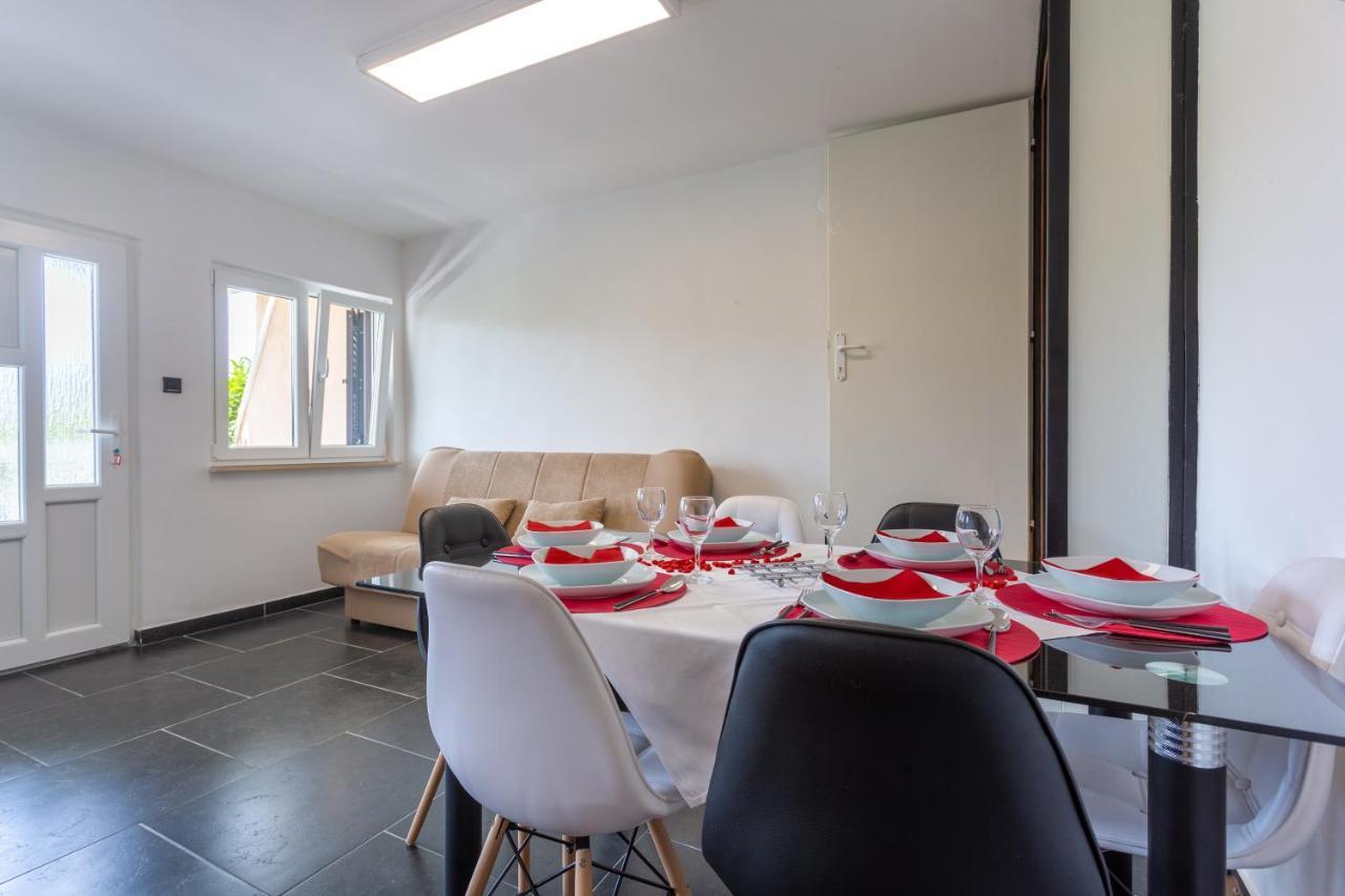 Smiljana Apartments Климно Экстерьер фото