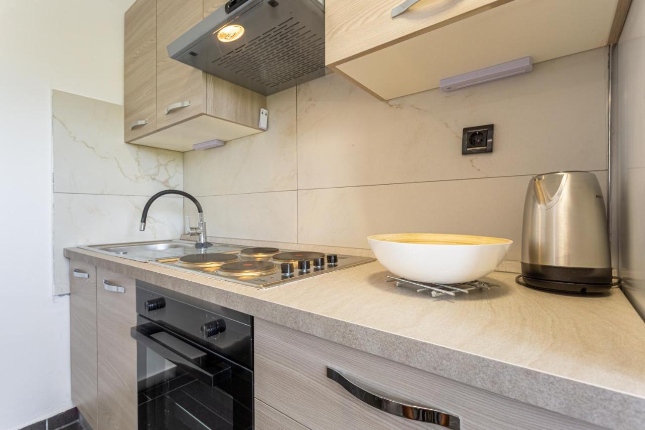 Smiljana Apartments Климно Экстерьер фото
