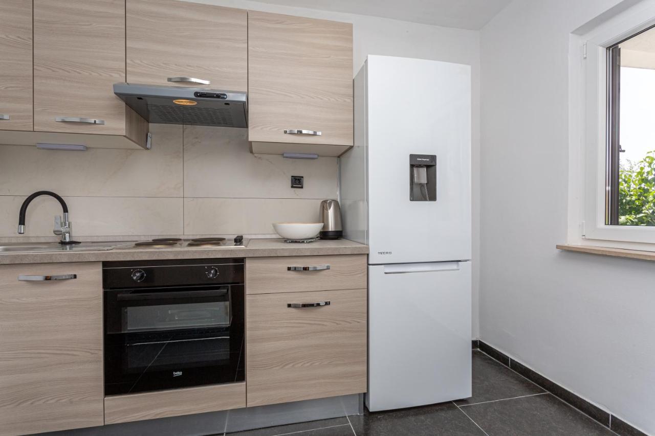 Smiljana Apartments Климно Экстерьер фото