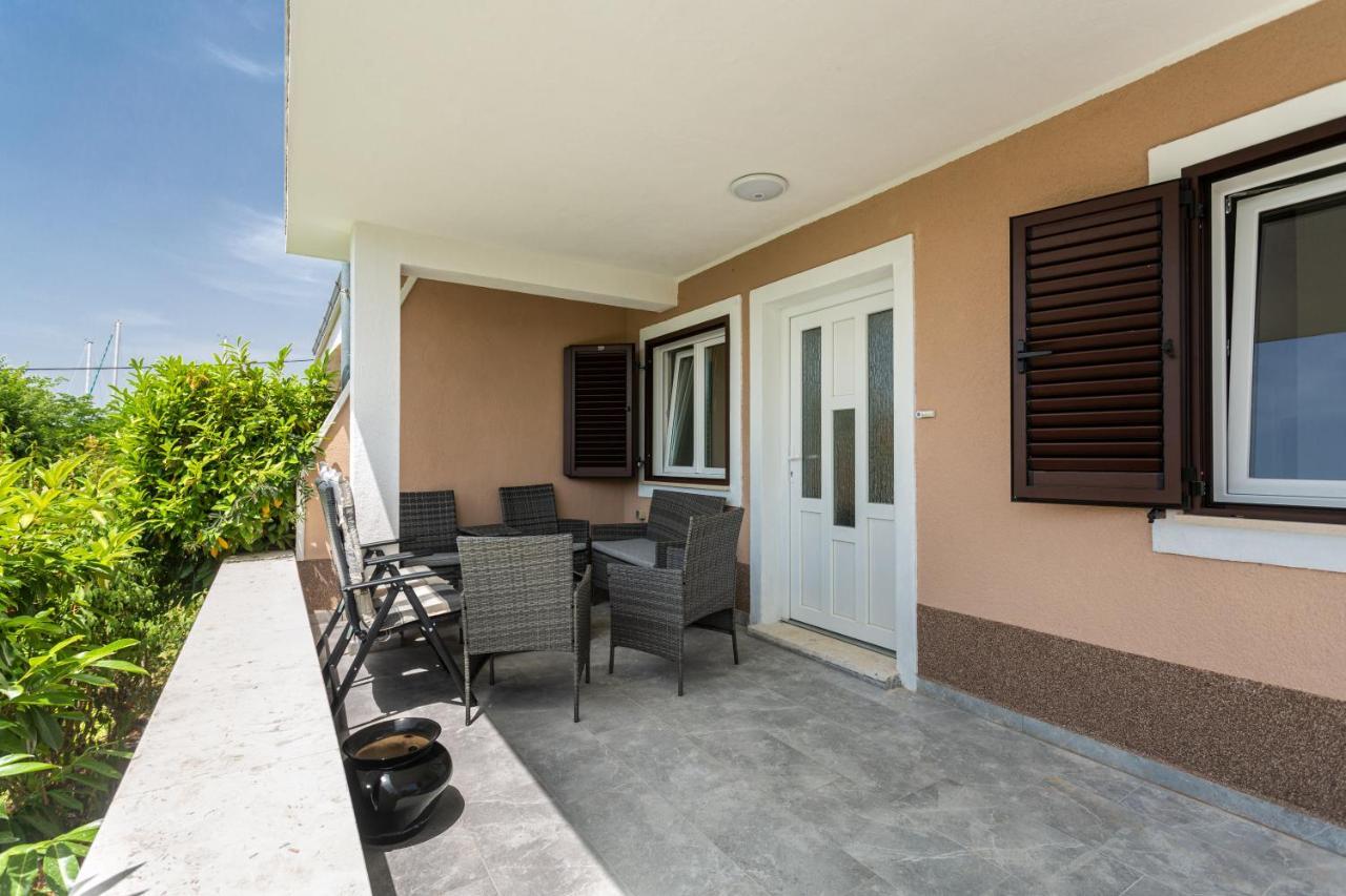 Smiljana Apartments Климно Экстерьер фото