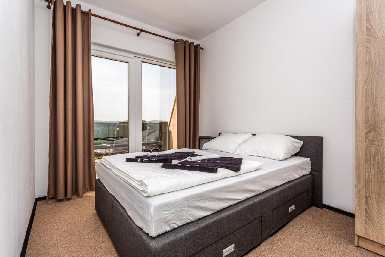 Smiljana Apartments Климно Экстерьер фото